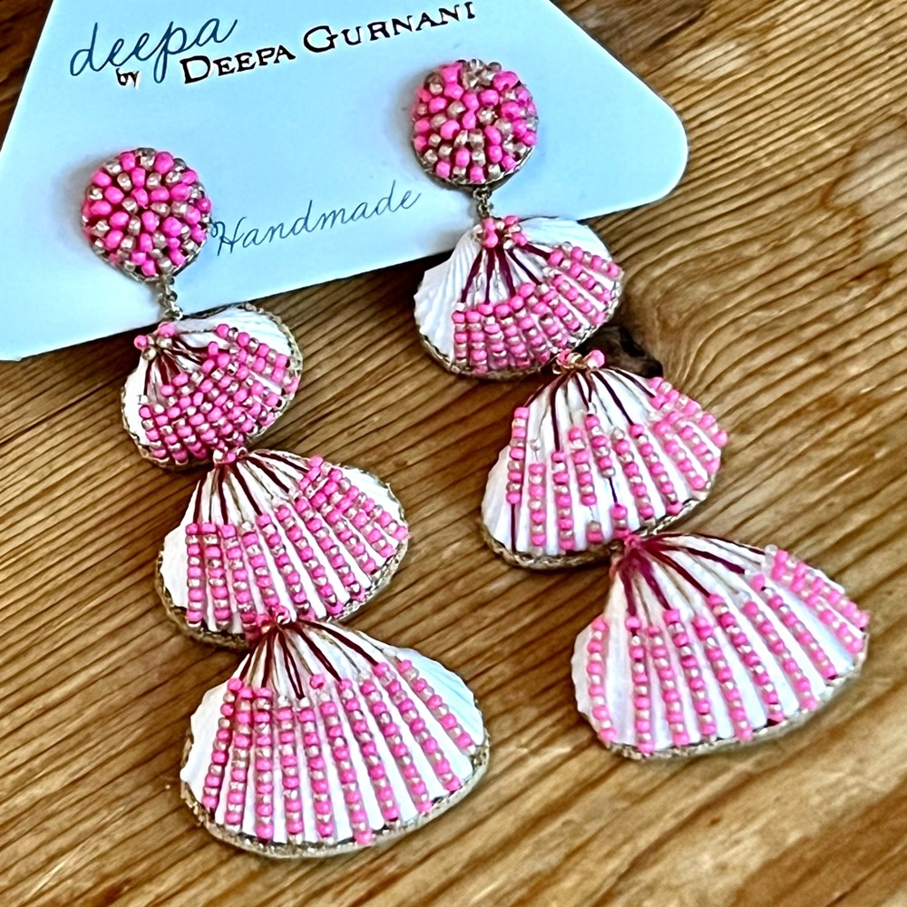 🌺🎉HP🎉🌺 NWT Deepa Gurnani Beaded Seashell Chandeliers